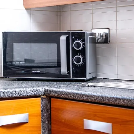 Centre Family Apartment: Netflix, Balcony & Parking Birmingham